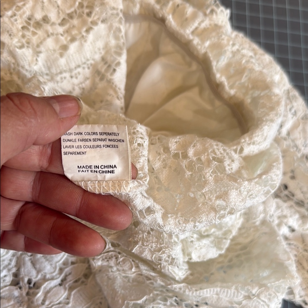 Tobrief White Lace blouse - Picture 8 of 8